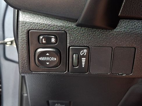 Used 2018 Toyota Corolla L FWD image 25