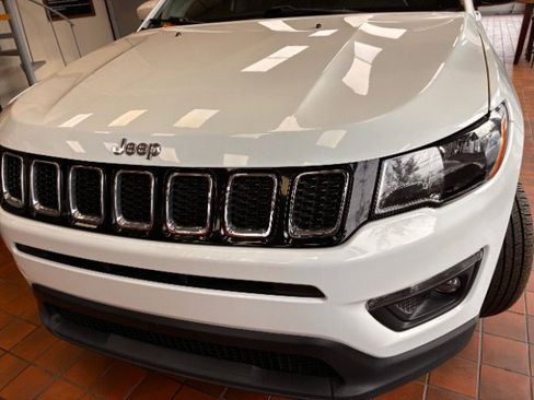 Used 2017 Jeep Compass Latitude w/ Popular Equipment Group image 9