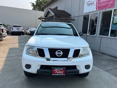 Used 2012 Nissan Frontier SV AWD/4WD image 2