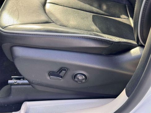 Used 2024 Chrysler Pacifica Limited image 12