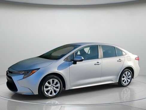 Used 2024 Toyota Corolla LE image 12
