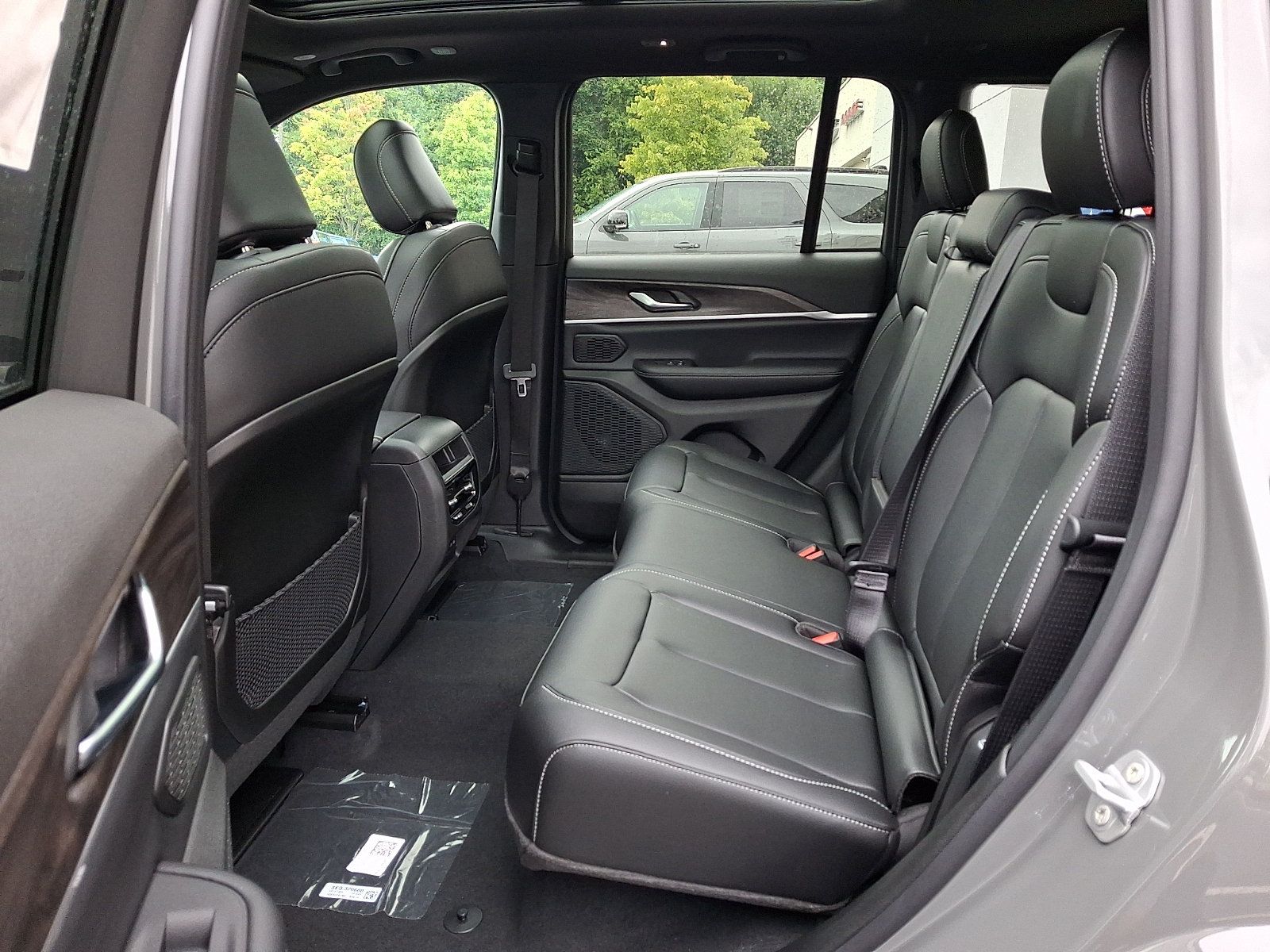 New 2027 Jeep Grand Cherokee Limited AWD/4WD image 6