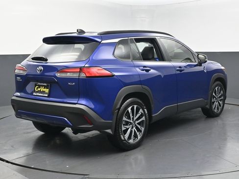 Used 2025 Toyota Corolla Cross XLE w/ Convenience Package image 5