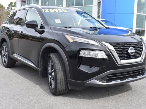 Used 2023 Nissan Rogue SL image 3