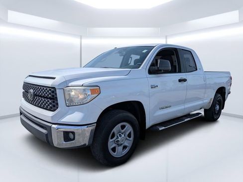 Used 2017 Toyota Tundra SR5 AWD/4WD image 6