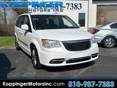Used 2016 Chrysler Town & Country Touring w/ Driver Convenience Group