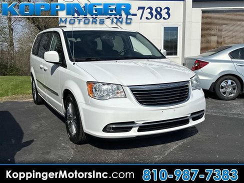 Used 2016 Chrysler Town & Country Touring w/ Driver Convenience Group FWD image 1