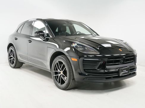 Certified 2026 Porsche Macan AWD/4WD image 8