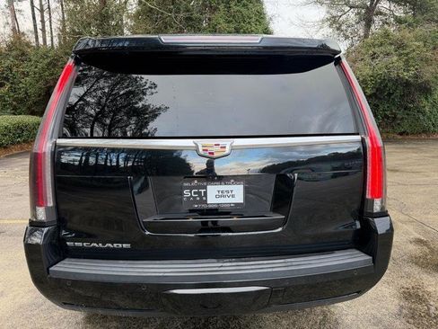 Used 2017 Cadillac Escalade Premium Luxury image 6