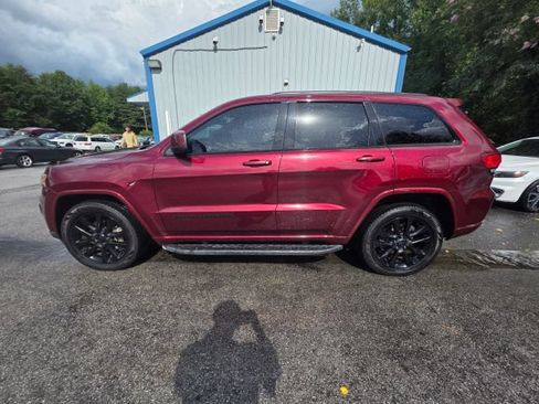 Used 2018 Jeep Grand Cherokee Altitude AWD/4WD image 8