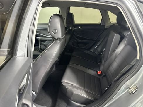 Used 2022 Volkswagen Jetta SE image 25