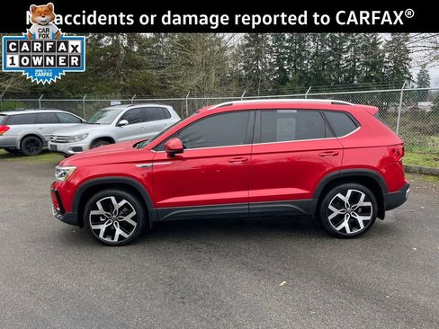 Certified 2023 Volkswagen Taos SEL image 5