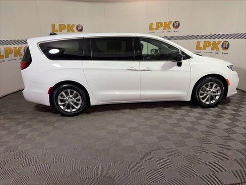 New 2026 Chrysler Pacifica Limited image 2