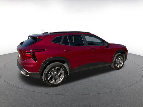 Used 2025 Chevrolet Trax LT FWD image 13