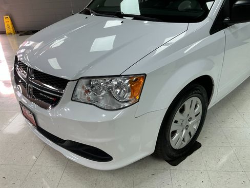 Used 2019 Dodge Grand Caravan SE w/ UConnect Hands-Free Group image 32