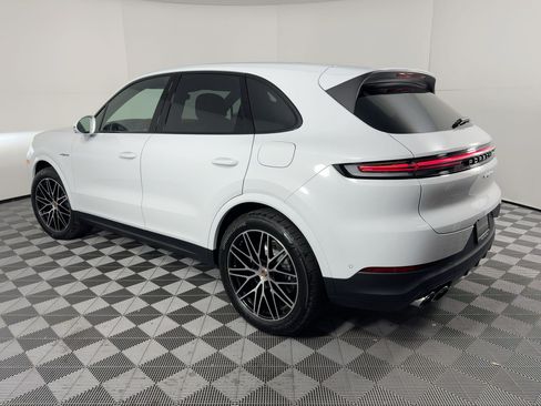 Certified 2026 Porsche Cayenne Coupe AWD/4WD image 3