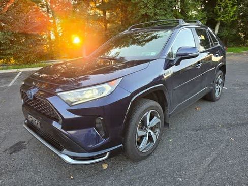 Used 2021 Toyota RAV4 SE w/ Weather & Moonroof Package AWD/4WD image 1