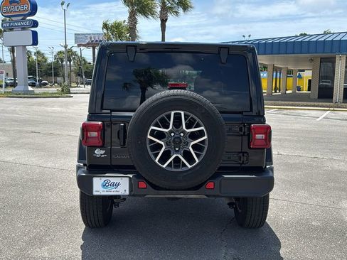 Used 2025 Jeep Wrangler Unlimited Sahara AWD/4WD image 5