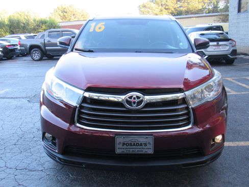 Used 2016 Toyota Highlander XLE w/ Protection Package #3 AWD/4WD image 2