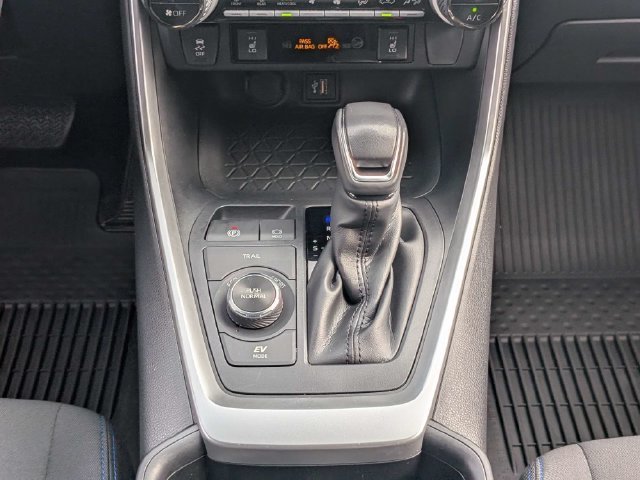 Certified 2023 Toyota RAV4 SE w/ Convenience Package AWD/4WD image 21