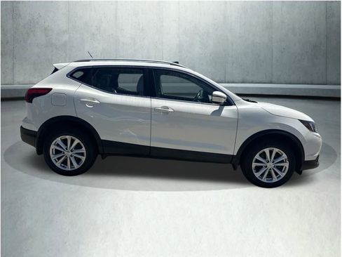 Used 2018 Nissan Rogue Sport SV AWD/4WD image 8