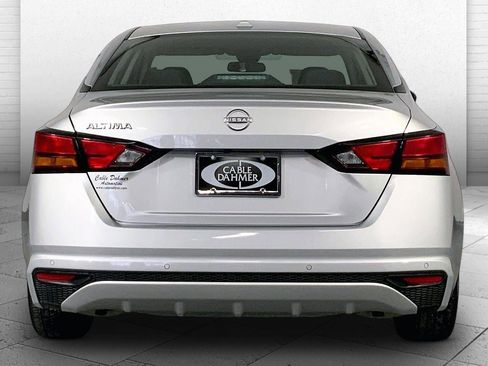 Used 2025 Nissan Altima 2.5 SV image 3