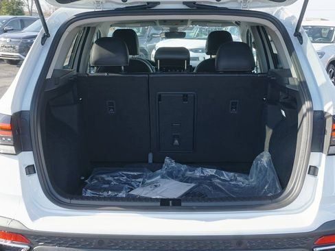 New 2026 Volkswagen Taos SE image 5