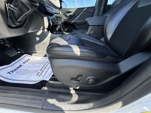 Used 2022 Jeep Cherokee Trailhawk w/ Sun, Sound & Nav Group image 12