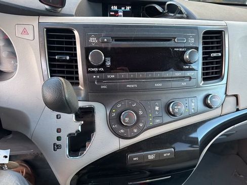 Used 2012 Toyota Sienna LE image 24