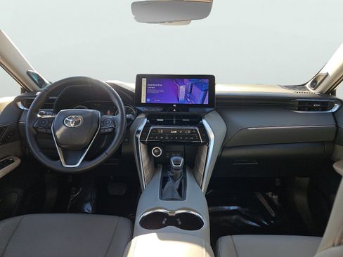 Used 2023 Toyota Venza XLE AWD/4WD image 3