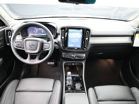 New 2025 Volvo XC40 B5 Plus w/ Climate Package image 19