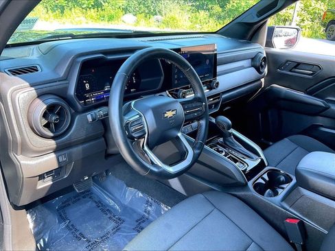 Used 2025 Chevrolet Colorado W/T w/ WT Custom Package AWD/4WD image 8