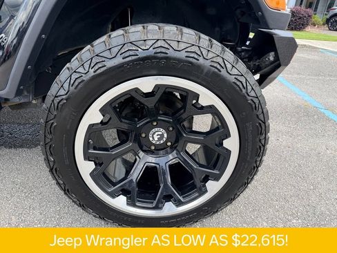 Used 2019 Jeep Wrangler Unlimited Sahara AWD/4WD image 30