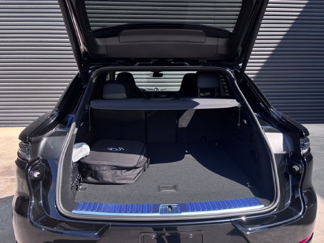 New 2026 Porsche Cayenne Turbo AWD/4WD image 28
