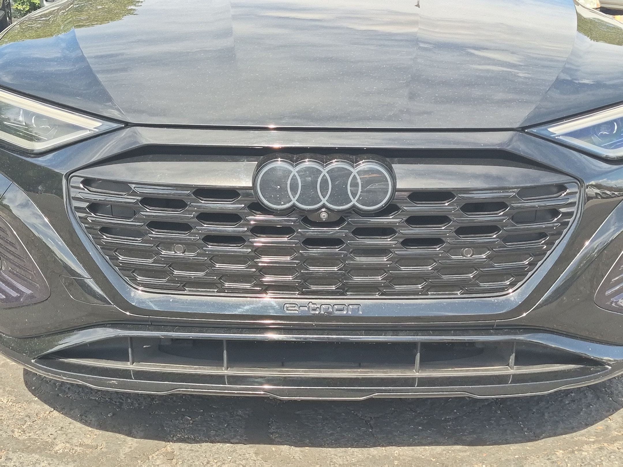Used 2024 Audi Q8 e-tron Prestige AWD/4WD image 9