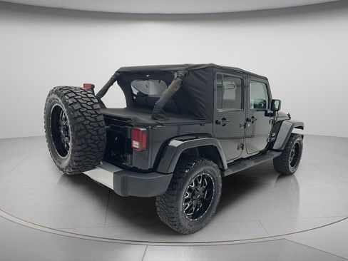 Used 2013 Jeep Wrangler Unlimited Sahara AWD/4WD image 3