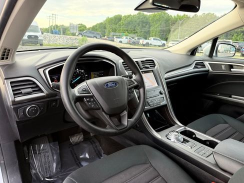 Used 2019 Ford Fusion SE FWD image 13