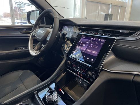 Certified 2025 Jeep Grand Cherokee L Altitude image 31