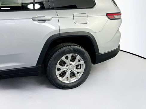 Used 2023 Jeep Grand Cherokee L Limited AWD/4WD image 32