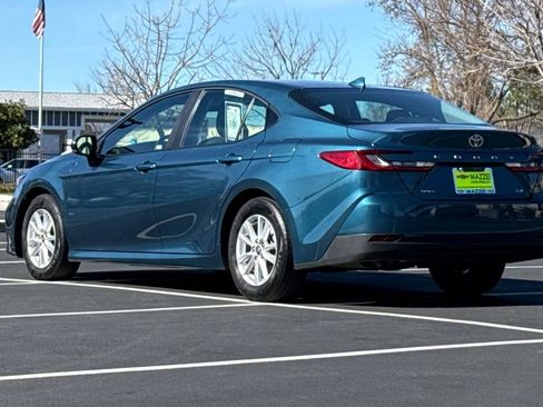 Used 2025 Toyota Camry LE image 3