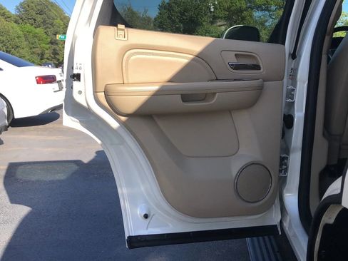 Used 2012 Cadillac Escalade Premium image 20