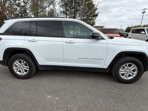 Certified 2024 Jeep Grand Cherokee Laredo AWD/4WD image 7