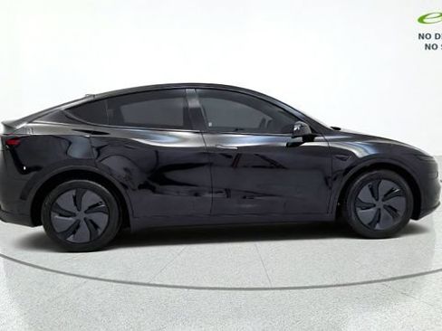 Used 2026 Tesla Model Y 2WD image 10