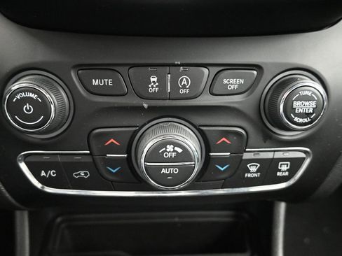 Used 2022 Jeep Cherokee Limited image 15