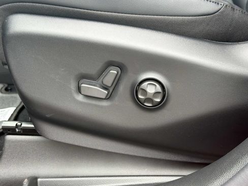 New 2027 Chrysler Pacifica Select AWD/4WD image 16