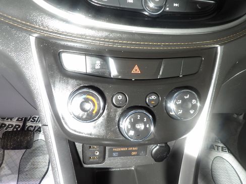 Used 2019 Chevrolet Trax LT w/ LT Convenience Package AWD/4WD image 7