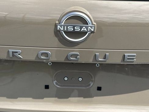 Used 2024 Nissan Rogue SV w/ SV Premium Package image 14