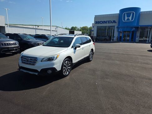 Used 2016 Subaru Outback 2.5i Limited AWD/4WD image 7