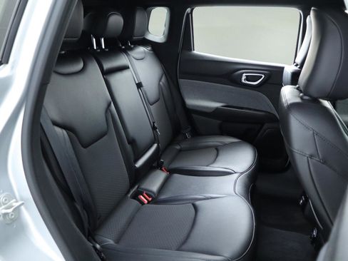 Used 2024 Jeep Compass Latitude image 17