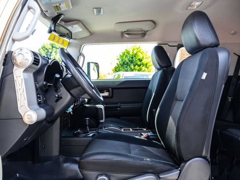 Used 2012 Toyota FJ Cruiser 4WD w/ Convenience Pkg image 20